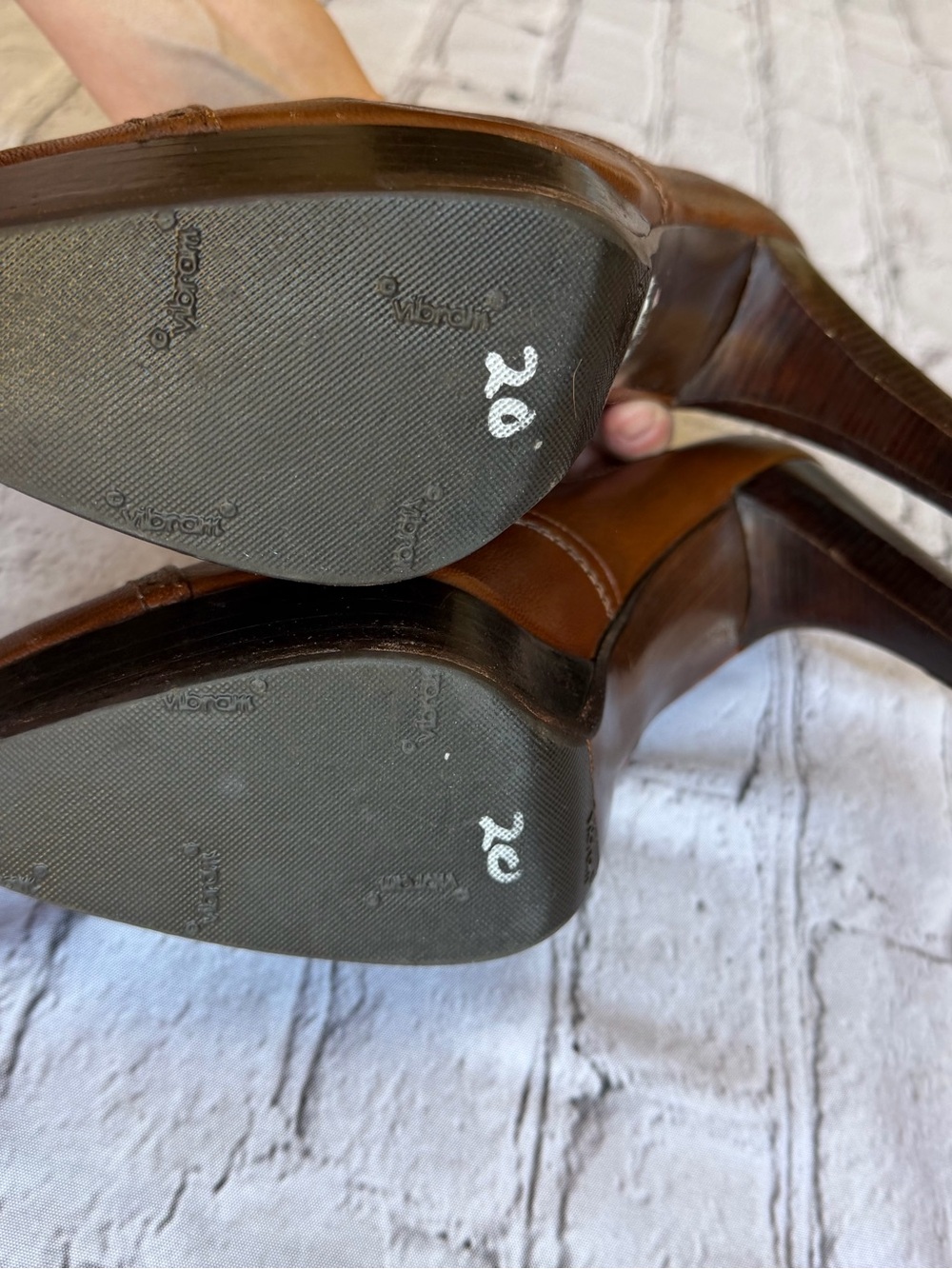 Stuart Weitzman Oxford Heels 8.5N Heels Regency Heritage Leather Academia EUC - Picture 10 of 16